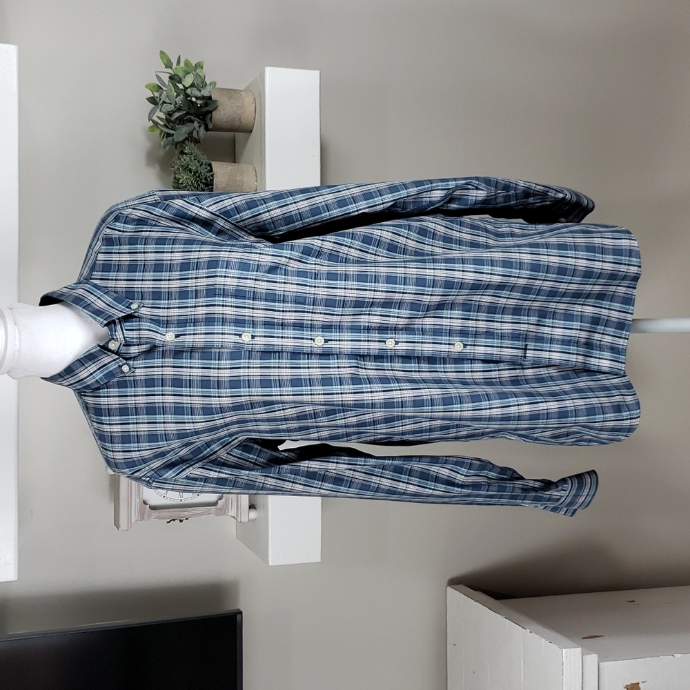 Eddie Bauer Wrinkle Free Classic Fit Long Sleeve Button Down Shirt
